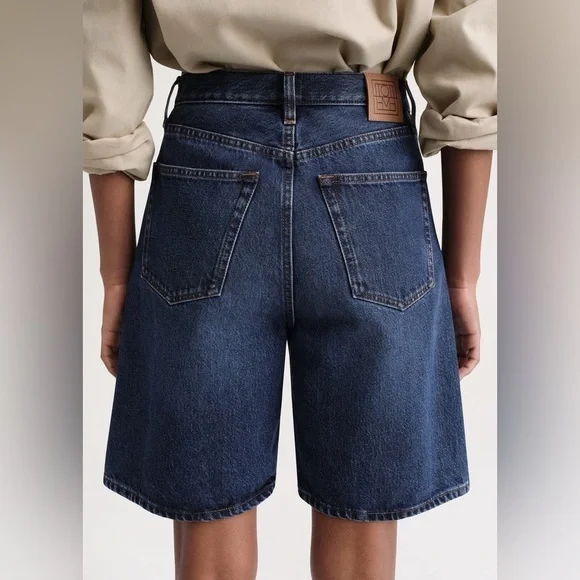 NWT Toteme Classic Bermuda Knee Length Cotton Denim Shorts Jorts Dark Blue Wash